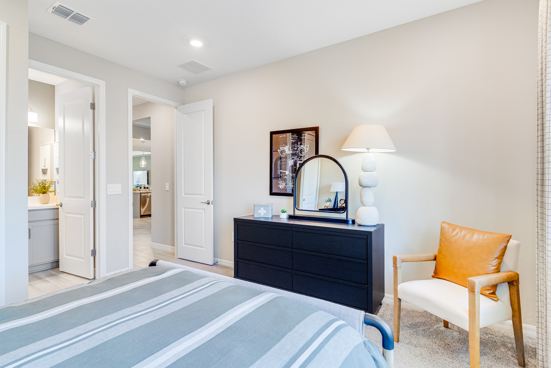 hj-fl-orlando-the-waters-at-center-lake-ranch-Lots-4-croix-bedroom-04