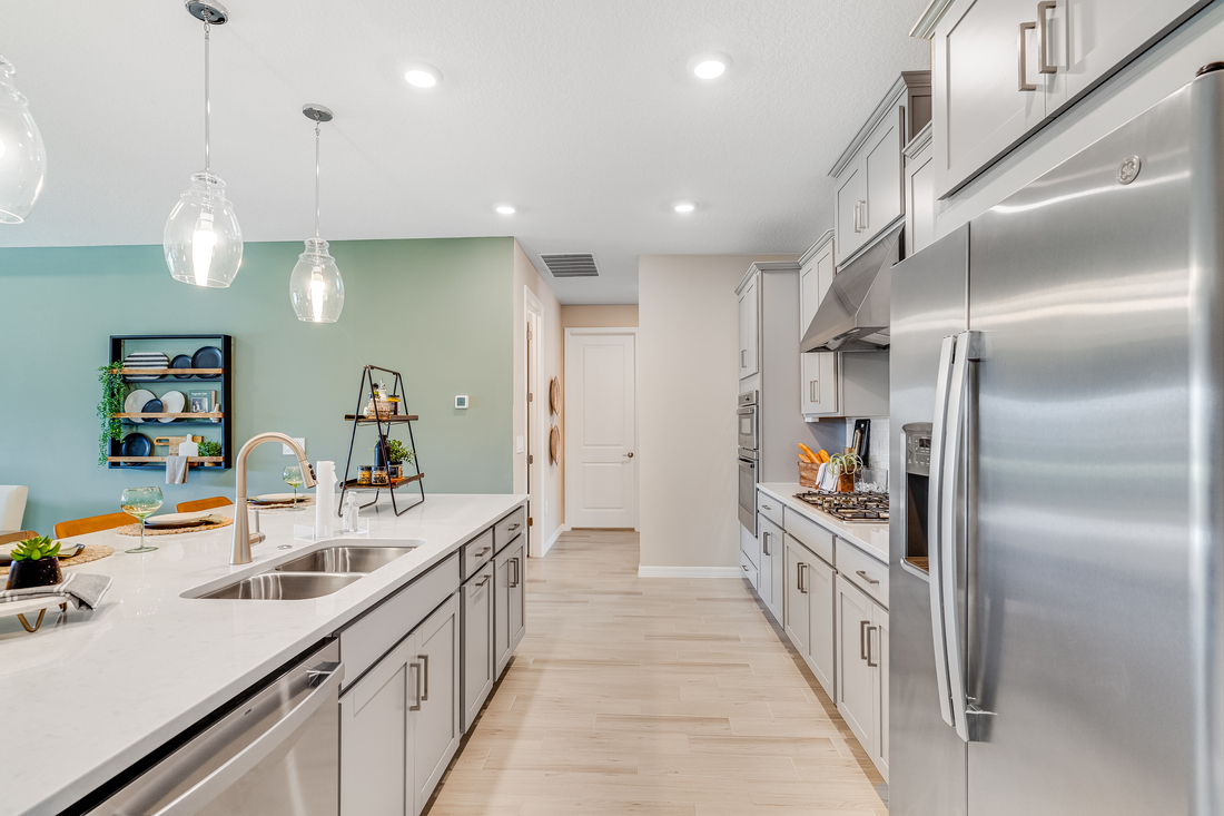 hj-fl-orlando-the-waters-at-center-lake-ranch-Lots-4-croix-kitchen-02