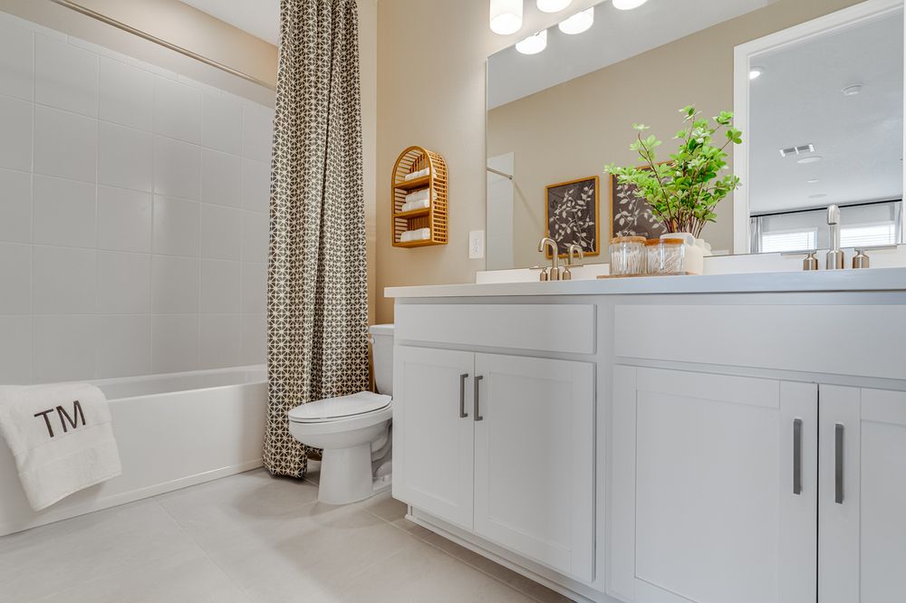 hj-fl-orlando-the-waters-at-center-lake-ranch-anastasia-1224teal-creek-bathroom-04