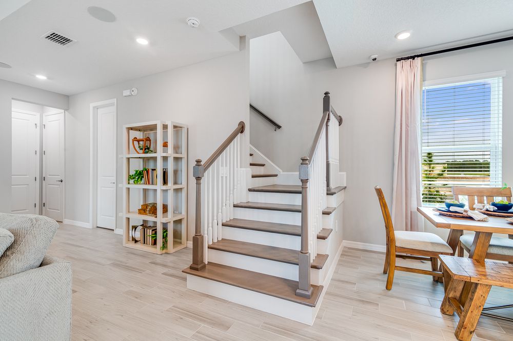 hj-fl-orlando-the-waters-at-center-lake-ranch-baldwin-5269kildare-livingroom-to-stair-01