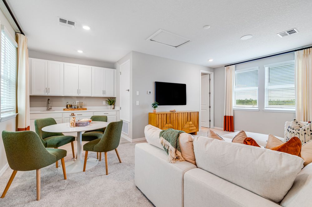 hj-fl-orlando-the-waters-at-center-lake-ranch-baldwin-5269kildare-tv-lounge-04