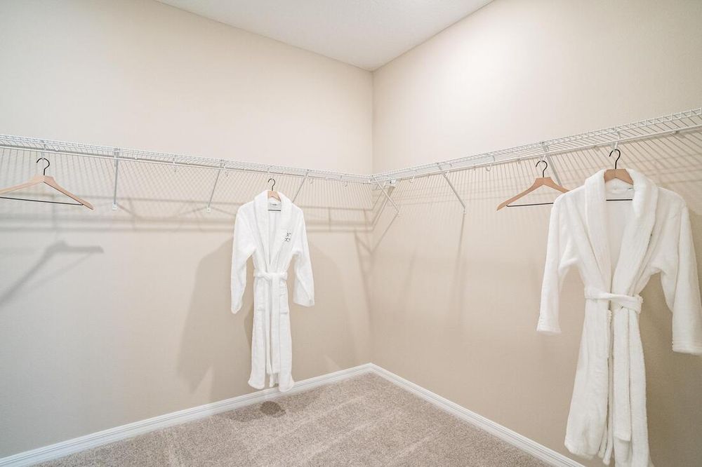 hj-fl-orlando-the-waters-at-center-lake-ranch-grenada-1218teal-creek-dressingroom-001