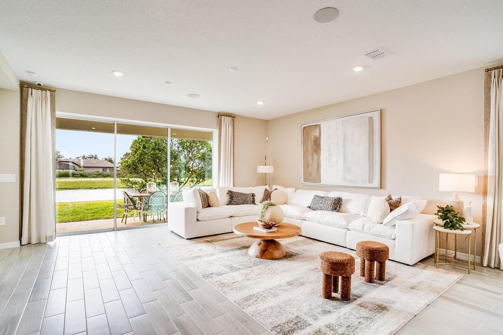 hj-fl-orlando-the-waters-at-center-lake-ranch-grenada-1218teal-creek-livingroom-to-back-patio-002