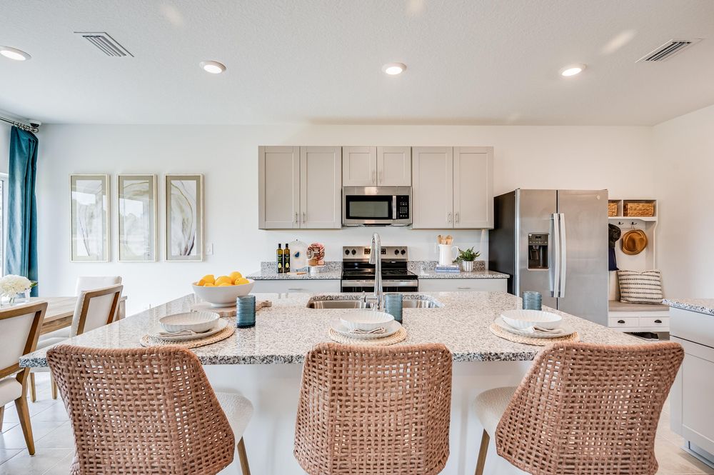hj-fl-tampa-rc-0110-palmwind-elm-kitchen-005