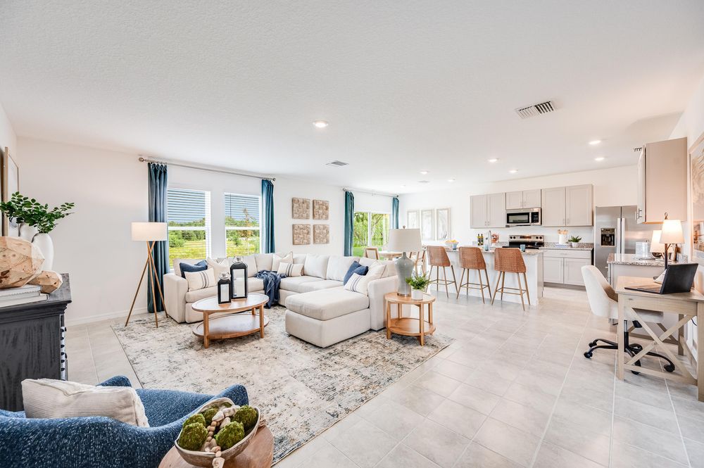 hj-fl-tampa-rc-0110-palmwind-elm-living-to-kitchen-002