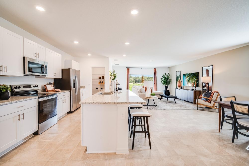 hj-fl-tampa-rc-0110-palmwind-magnolia-kitchen-tv-lounge-001