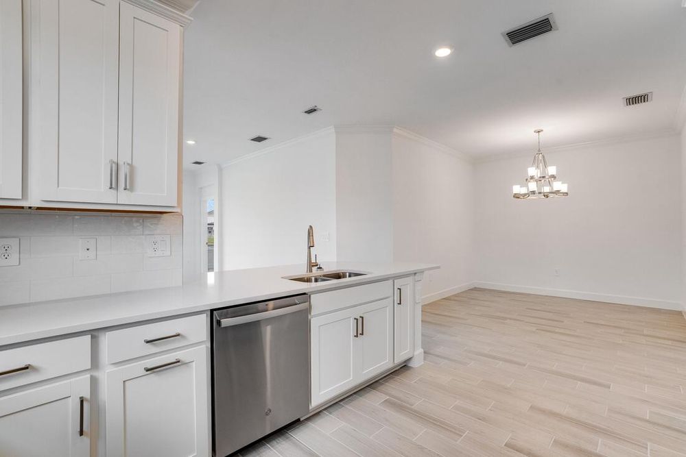 hj-fl-tampa-the-cove-at-west-port-tobagolot115-kitchen-to-diningroom-002