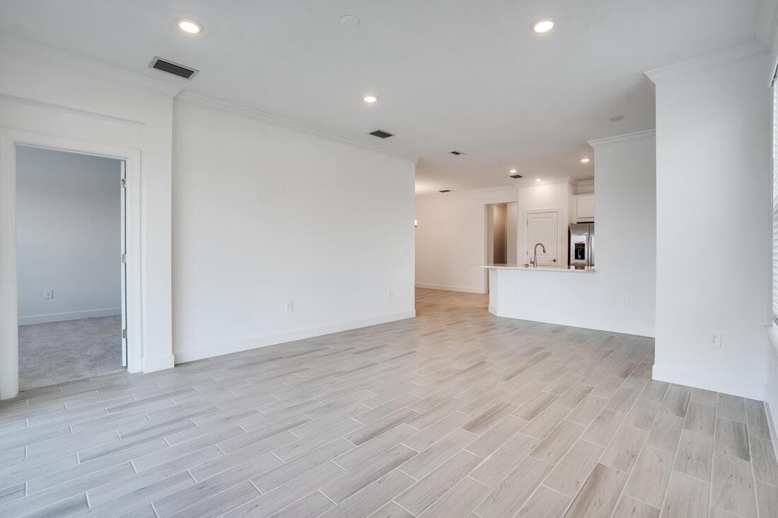 hj-fl-tampa-the-cove-at-west-port-tobagolot115-livingroom-kitchen-002