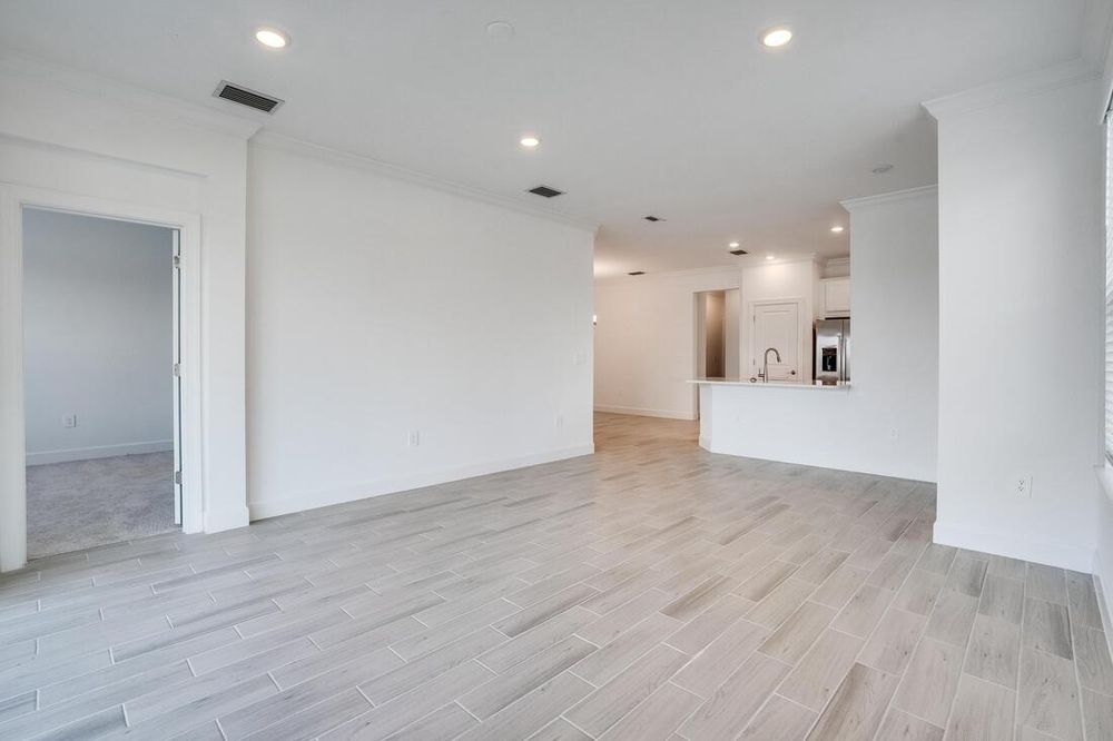 hj-fl-tampa-the-cove-at-west-port-tobagolot115-livingroom-kitchen-002