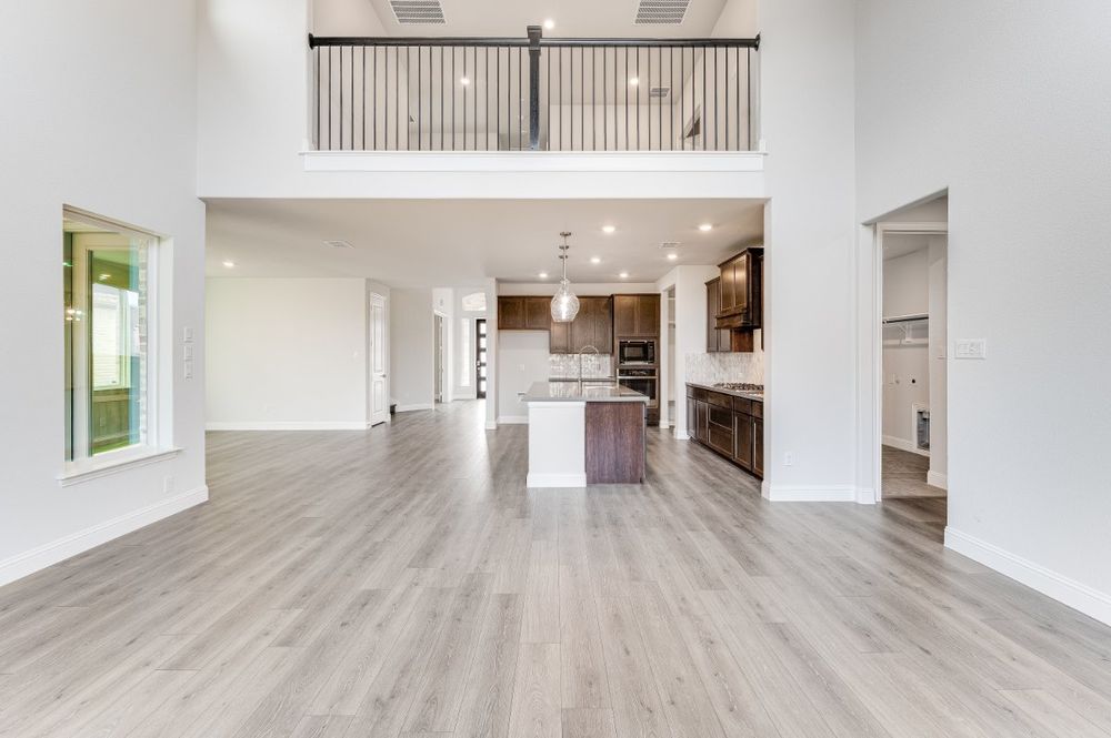 hj-tx-dallas-the-ridge-at-northlake-amber-tv-lounge-to-kitchen-001